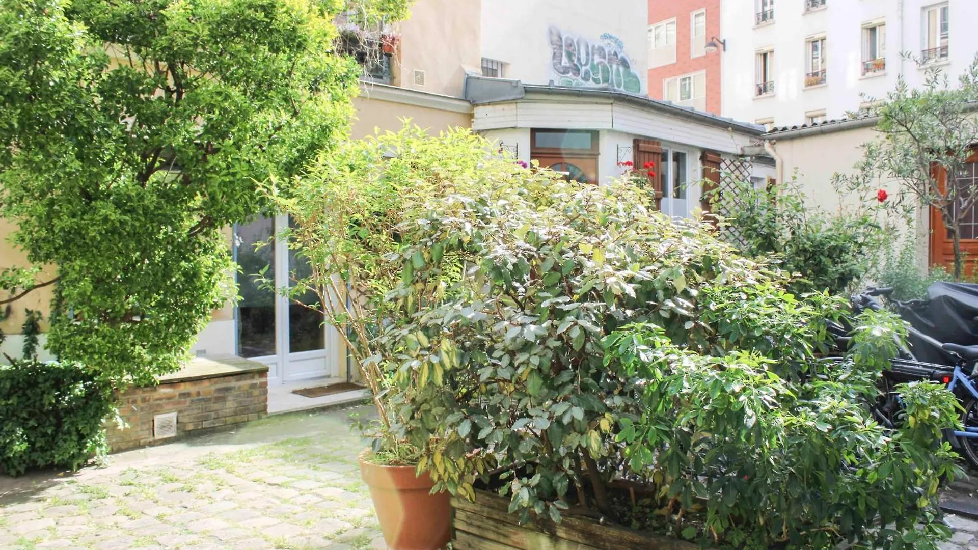 Appartamento Beautiful Studio For Couple With Courtyard Parigi