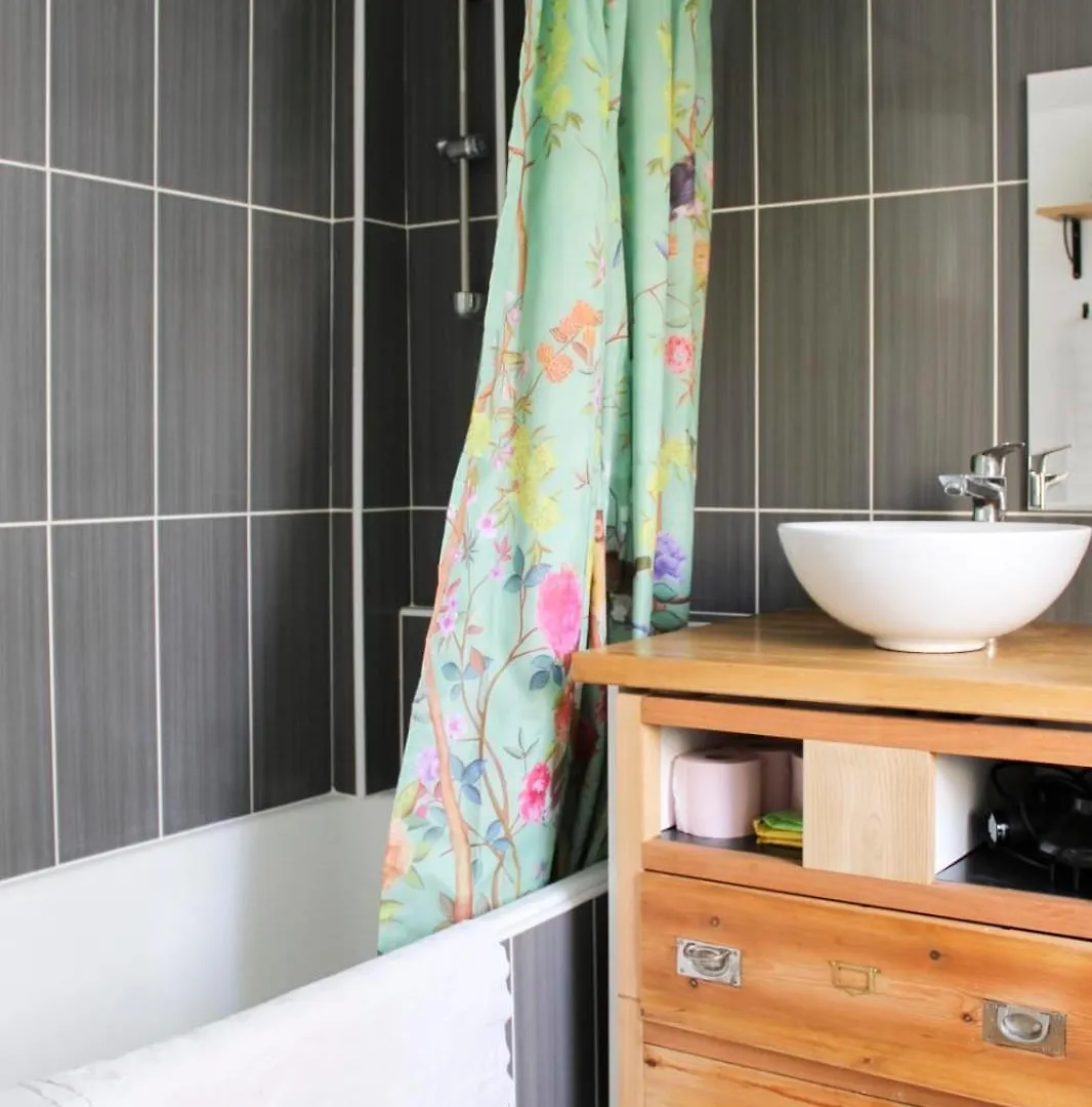 Beautiful Studio For Couple With Courtyard Paris