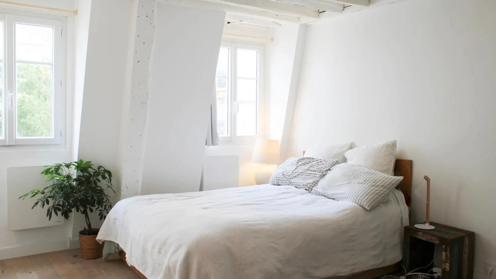 Beautiful Studio For Couple With Courtyard Paris Apartment